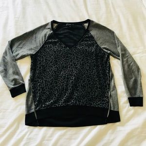 Sanctuary Leopard Print V-Neck Sweater - size S